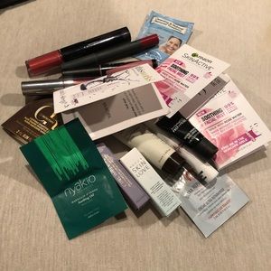 Travel/sample bundle plus Lipsticks.